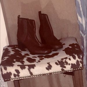 ~Clark’s Brown Leather Booties~